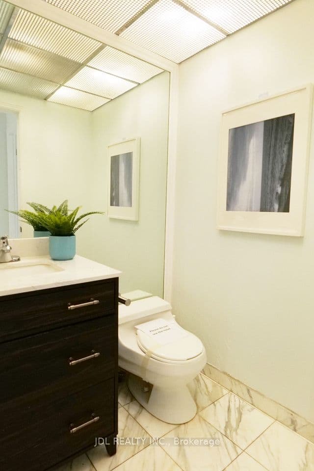 Home staging at Lang Rd — project photograph 6