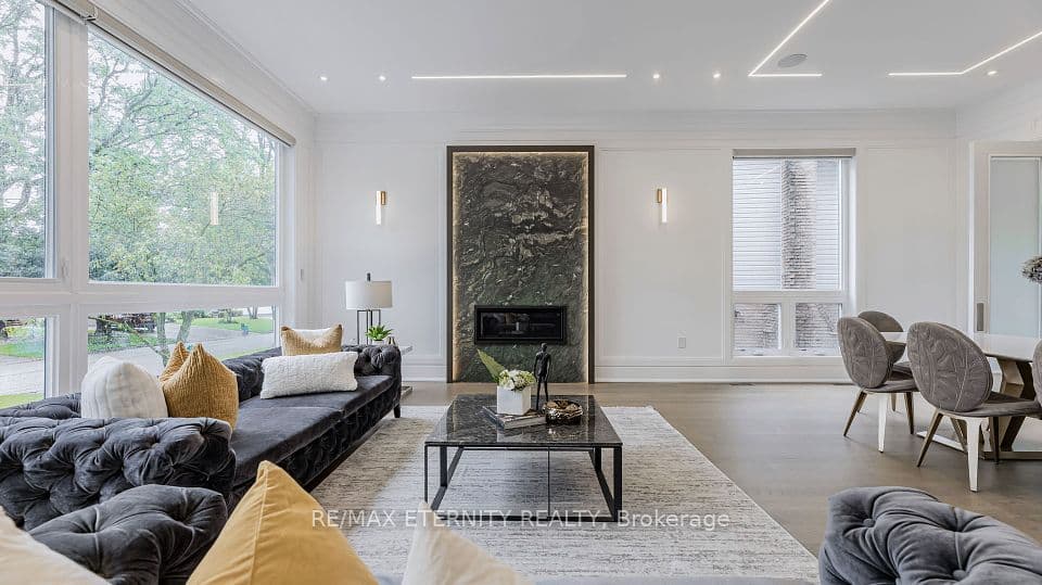 Home staging at Sanderson Crescent — project photograph 2